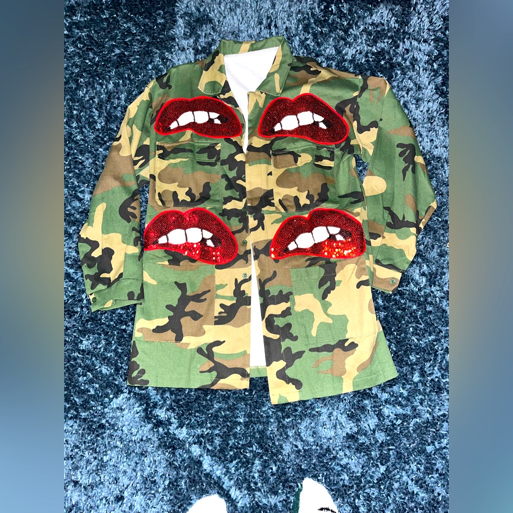 Red Lip Camo Jacket Cut Small No Stretch Fits Like 1x